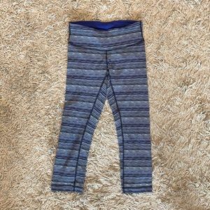 Lululemon crops size 4